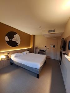 Hotels B&B HOTEL La Rochelle Centre Les Minimes : photos des chambres
