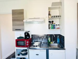 Appartements STUDIO A 300 METRES DE LA GARE et 25 MINUTES DE PARIS EN TRAIN : photos des chambres