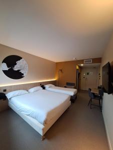 Hotels B&B HOTEL La Rochelle Centre Les Minimes : photos des chambres
