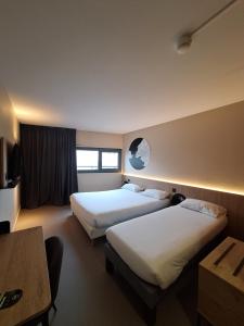 Hotels B&B HOTEL La Rochelle Centre Les Minimes : photos des chambres
