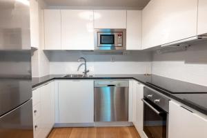 2ndhomes Modern & Cozy 2BR Apartment in City Center