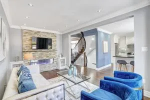 Luxury Living in Richmond Hill - 列治文山