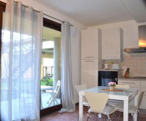 QUARZO BLU - access to lake and pool