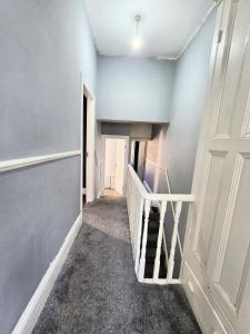 Kings Road Modern Home - 7 Beds - Ideal for Workers