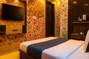 Hotel Rajnandani Palace Ayodhya By IQ Hotels - Near Ram Mandir