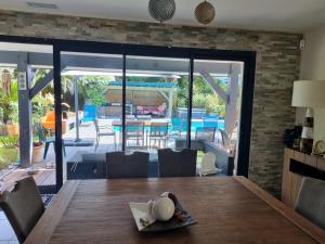 Villas house with heated pool and jacuzzi : photos des chambres