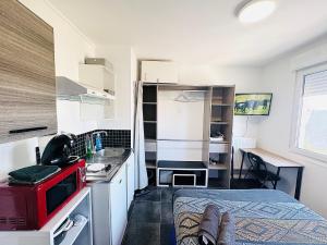 Appartements STUDIO A 300 METRES DE LA GARE et 25 MINUTES DE PARIS EN TRAIN : photos des chambres