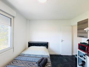 STUDIO A 300 METRES DE LA GARE et 25 MINUTES DE PARIS EN TRAIN