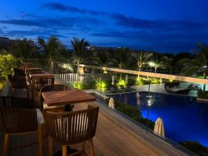 Serene Villa trong Wyndham Garden Cam Ranh Resort