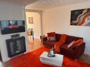 Luxury Chester House 3 bedroom with Ample living space - Strood