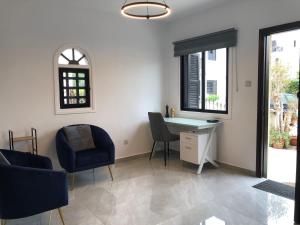 Luxurious 3-Bed Villa, Modern Decor, Communal Pool