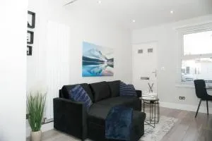 Luxury 3-Bedroom Home , with Free parking - Dartford