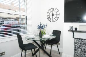 Luxury 3-Bedroom Home , with Free parking