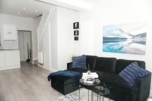 Luxury 3-Bedroom Home , with Free parking