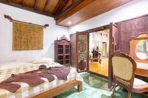 Vintage room 2 in Joglo House By penggemarlawas