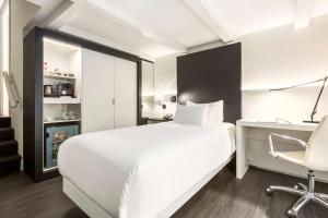 Superior Single Room room in NH Collection Amsterdam Barbizon Palace