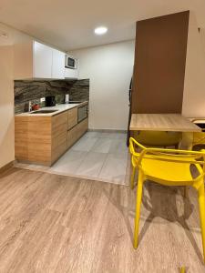 VITRa VISTA A LA CIUDAD ILUMINACION COMODIDAD