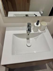 VITRa VISTA A LA CIUDAD ILUMINACION COMODIDAD