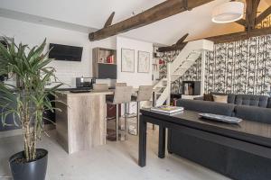 Comfortable and bright 50 m in Paris 10th