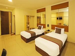 Super OYO Townhouse OAK Hotel Fiducia Serpong