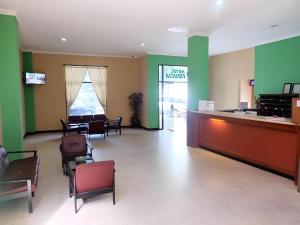 Super OYO Townhouse OAK Hotel Fiducia Serpong