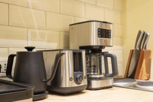 Rainforest Studio Downtown by Pretty Apartments