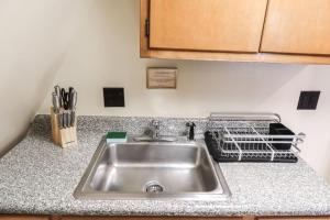 Cozy Attic Studio for 2 5min to NYC Train Station