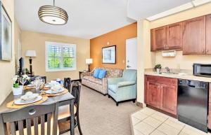 Peaceful King Bed Apartment w Hot Tub & Pool