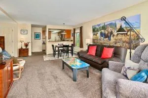 Sneaky Moose Townhome 2BR 2BA - كيناي