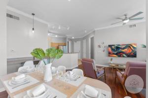 721TR 2BR Condo APT Heated Pool HotTub King Bed