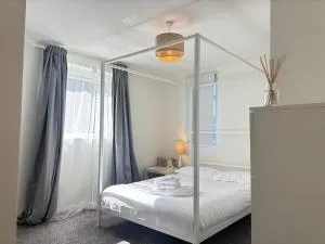 Modern 1BR Flat - Free Parking - Near LGW Airport - Ifield