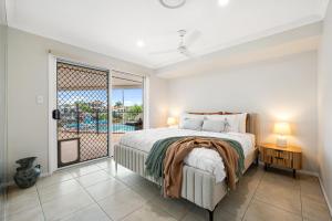 Topsail Tides Absolute Canal Waterfront Banksia Beach