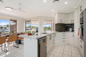 Topsail Tides Absolute Canal Waterfront Banksia Beach