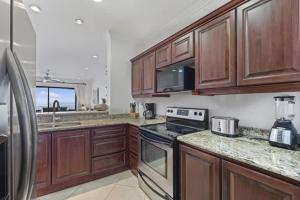 Stunning Condo with Panoramic Beach, Ocean, and Mountain Views in Playa Flamingo