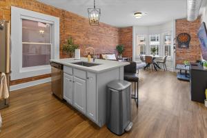 Steps Away From Mass Ave in Heart of Indy with Balcony