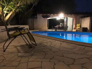 studio avec piscine partagée