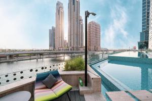 Infinity Pool - High-floor modern comfort - Incredible Views - 2BR 8 PAX