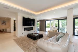 Stunning 6-Bedroom Villa in Guadalmina Baja