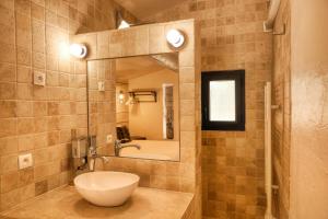 Maisons d'hotes Le Hameau Fleur de Pierres , Chambre , Gite et Table d'Hotes : photos des chambres