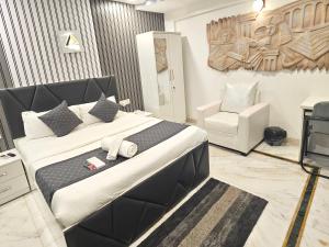 Astha Kandivali Service Apartment