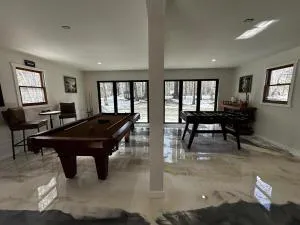 NEW Long Pond Lake View Pet-Friendly Getaway, ME - Readfield