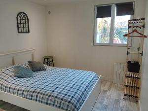 Appartement dans un pavillon avec accès au jardin