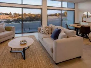 O6 The YC Lily May - Penneshaw