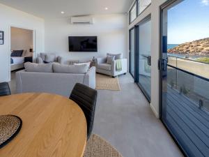 Cove Landing Ocean View Apt-03 Lily May Sleeps 4