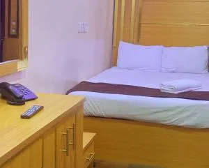 K&C Royal suits and event center - Mama