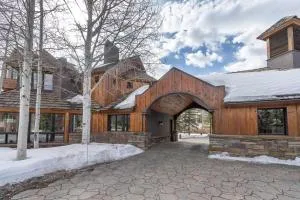 Spacious Telluride Retreat with Private Hot Tub - Norwood