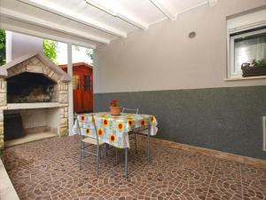 Cozy studio apartment with private outdoor space