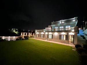 The White House Beach Villa