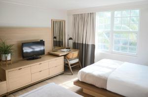 Superior Room with 2 Queen Beds room in Riverside Hotel