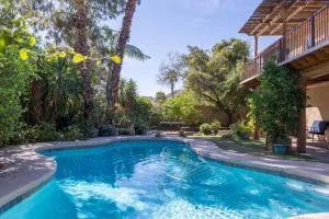 Cozy Retreat with Pool Views Walk to South Mtn Trails - 凤凰城